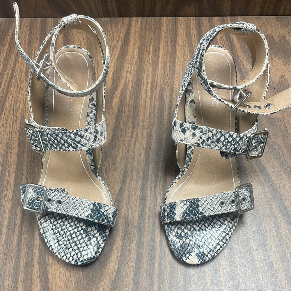 Vionic Black and White Sandals with Strappy Design
